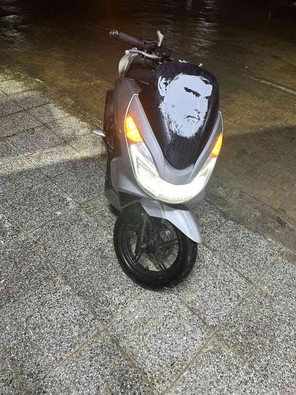 سلام عليكم
بيسي اكس جيل الثاني صارلها 3اشهر نازله رمبه الدراجه بيها يدات هيتر +سستم سماعات داخل الصندوك + دبلات نيكل اصلي +مرايات نيكل اصلي الدراجه خذتها من الرمبه ماشيا 60الف بس اكو غلط بلعداد لان الله شاهد الداجه ناعمه ونضيفه وبلعافيه ع ياخذها  الداجه فقط صفحه البيها بيها شخوط قليله ولستان مكسور ولجوزه مكسوره شقه صحبان وكسروها فقط لا غير تجي تفحص الدراجه وتشوفها متواجد فقط واتساب رقمي ***********
