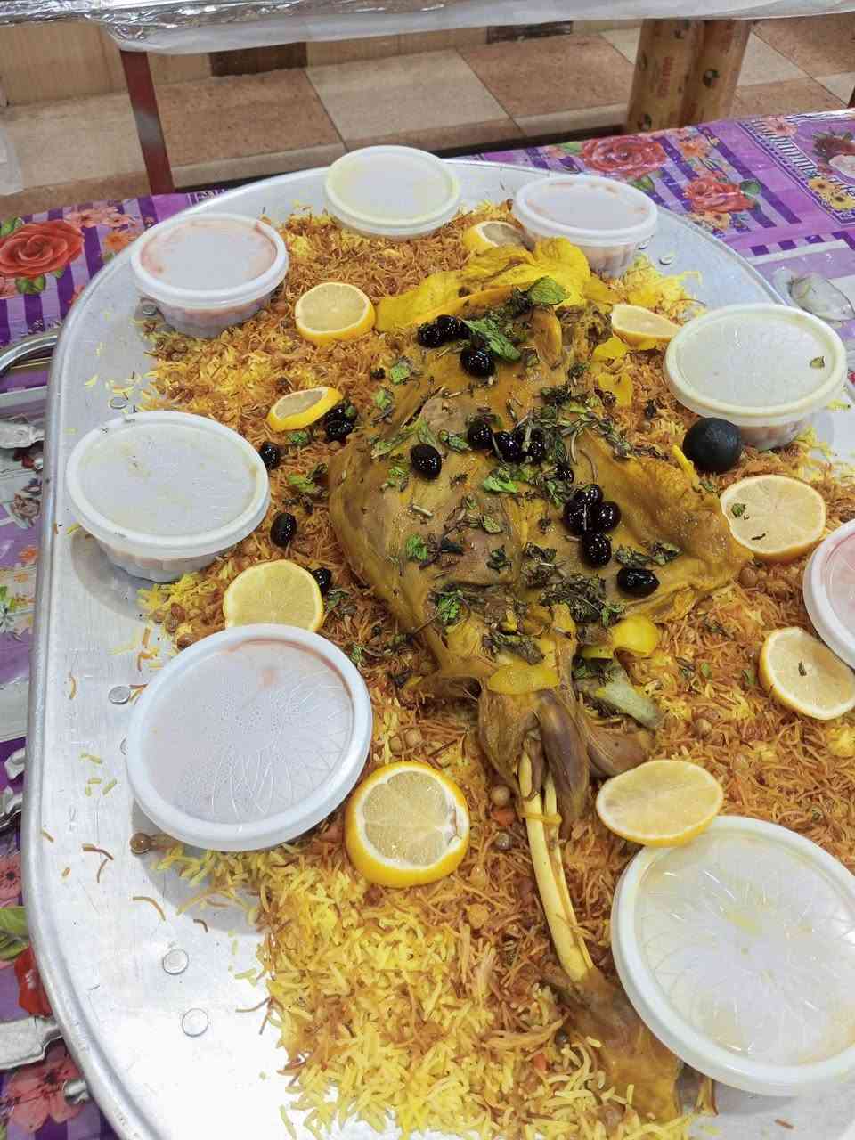 سلام عليكم يقدم لكم مطبخ مندي الدرويش مندي دجاج ولحم ومطبك دجاج ولحم ومطبك روبيان وسمك وصلصه ومرق وصوص وطرشي وحشو وسوب ان شالله متواجدين غدا وعظم الله لكم الاجر مأجورين/***********/***********
