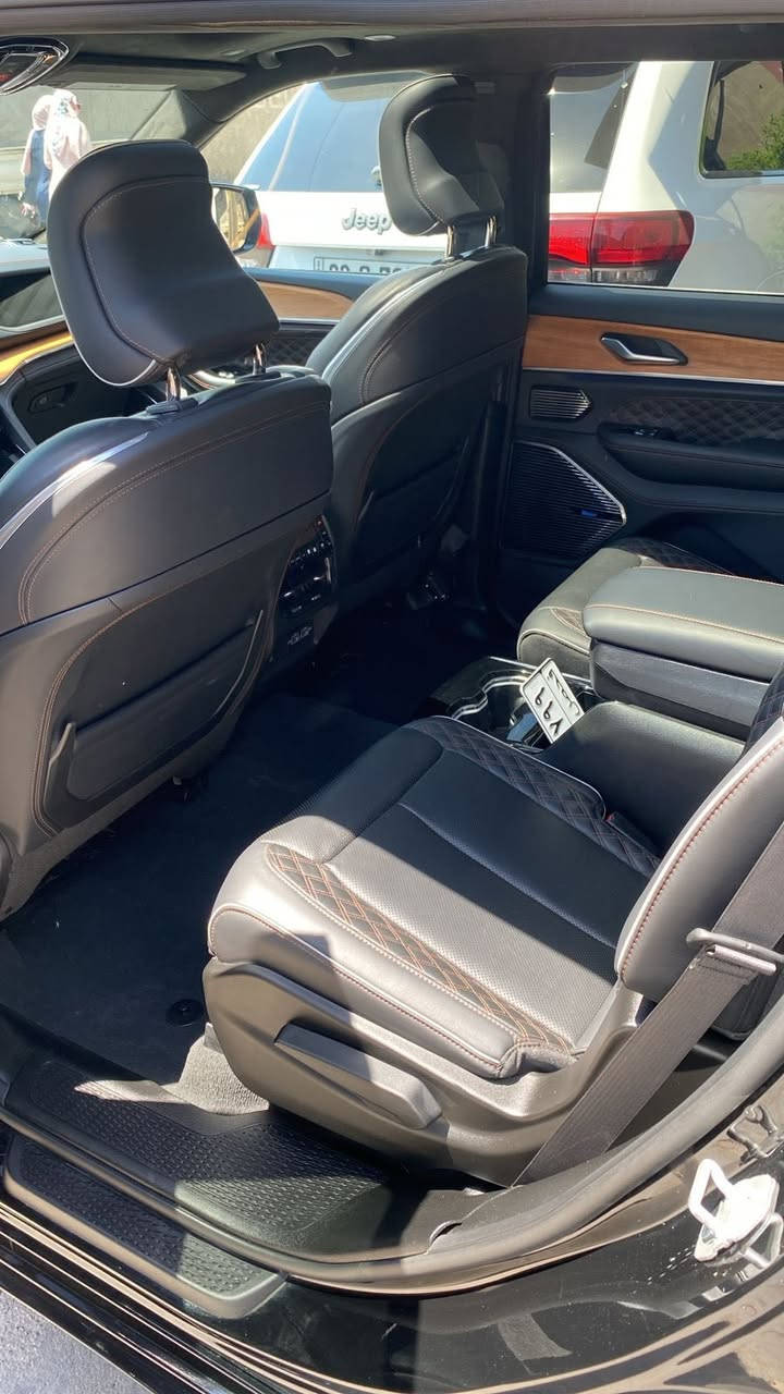 اعلى مواصفات واعلى فئة بل جيب كراند شيروكي سومت 1/1
موديل 2024

المحرك : V6. 3.6L .

العداد 5000 mi 

مقاعد 7 راكب 

رقم : بدون رقم

لون : اسود

فول موصفات اعلى شيء 1/1 

دفع رباعي 4x4

  نظام تعليق هوائي (جكات).

  قيادة ذاتية عند المنعطفات.

  رادار امامي مع مانع تصادم .

  .

  تحذير الخروج عن المسار .

  مستشعر نوم السائق مع نظام التوقف الآلي

  تحذير النقطة عمياء ٥ .

  نظام تحذير عند التقاطعات.

  نظام تحذير عند تجاوز السرعة المحددة.

  

‏

  نظام تقليل الضجيح داخل المقصورة.

  إنارة محيطية.

  شاحن موبايل وايرلس.

  تعديل وضعيات مقود السائق كهربائيا.

  مرايا تعتيم ذاتي.

  المرايا الجانبية قابلة للطي كهربائيا

مرايا الجانبية فاد

ظام الصوت من ماكنتوش مع 19 سماعة.

ويل قياس 21 انج .

* سقف بانوراما .

  شاشه كبيرة 10.1 انج .

  شاشة للراكب الأمامي .

  نظام الخرائط (GPS) .

  عرض خرائط الطريق على لوحة القيادة.

  لوحة القيادة بقياس 12 أنج.

  4 كاميرات خارجية مع بخاخات ماء للتنظيف.

 

  

  المصابيح الأمامية زنون .

  كشافات الضباب زنون .

  دخول ذكي.

  بصمة على 5 ابواب للدخول الذكي.

  تشغيل عن بعد .

  الصندوق الخلفيي كهربائي .

  فتح الصندوق الخلفي مع حركة القدم.

أقل

 

  اضافات من الخشب الطبيعي للمقصورة الداخلية.

  ذاكرة لحفظ وضعيات الجلوس للمقاعد الأمامية

  مساج للمقاعد الامامية .

  المقاعد الأمامية كهربائية .

  المقاعد الأمامية تبريد وتدفئة .

  المقاعد الخلفية تدفئة وتبريد .

  ستائر للشبابيك الخلفية.

  انارة داخلية LED متعددة الالوان .

  حساسات امامية وخلفية .

  7 راكب.

  مكيف خلفي مع وحدة تحكم منفصلة .

  تدفئة مقود القيادة.

  مانع تصادم خلفي .

  بلوتوث تلفون .

  محدد سرعة .

  نظام التشغيل والاطفاء الاوتوماتيكي 

  مكيف خلفي مع وحدة تحكم منفصلة .

  تدفئة مقود القيادة.

  مانع تصادم خلفي .

  بلوتوث تلفون .

  محدد سرعة .

  نظام التشغيل والاطفاء الاوتوماتيكي .

  نظام بريك اوتماتيكي

وبعد هواي مواصفات ما مذكورة . 

حادثها  بنيد وجاملغ امامبي نفس لون ابلادي  بدون دواخل  وصبغ جاملغ خلفي صبغ

رقم صاحب السيارة 

***********

السعر30000$بدون لوحات
