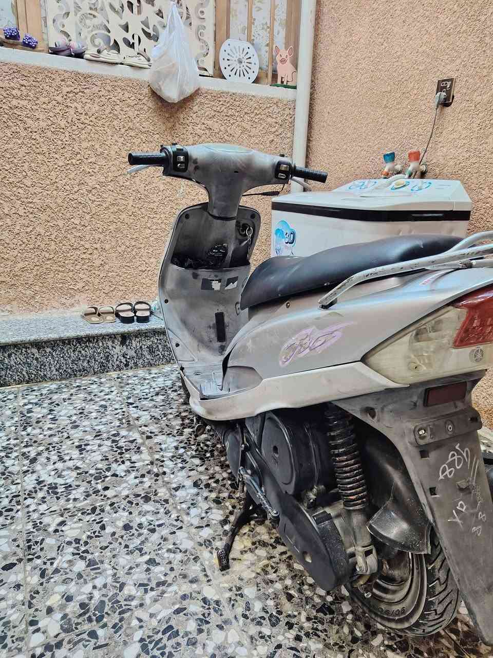 دراجه ماكس للبيع مكاني مدينه الصدر للحميديه رقم الهاتف ***********السعر ٥٠٠ وبيهه مجال حك الجيه
