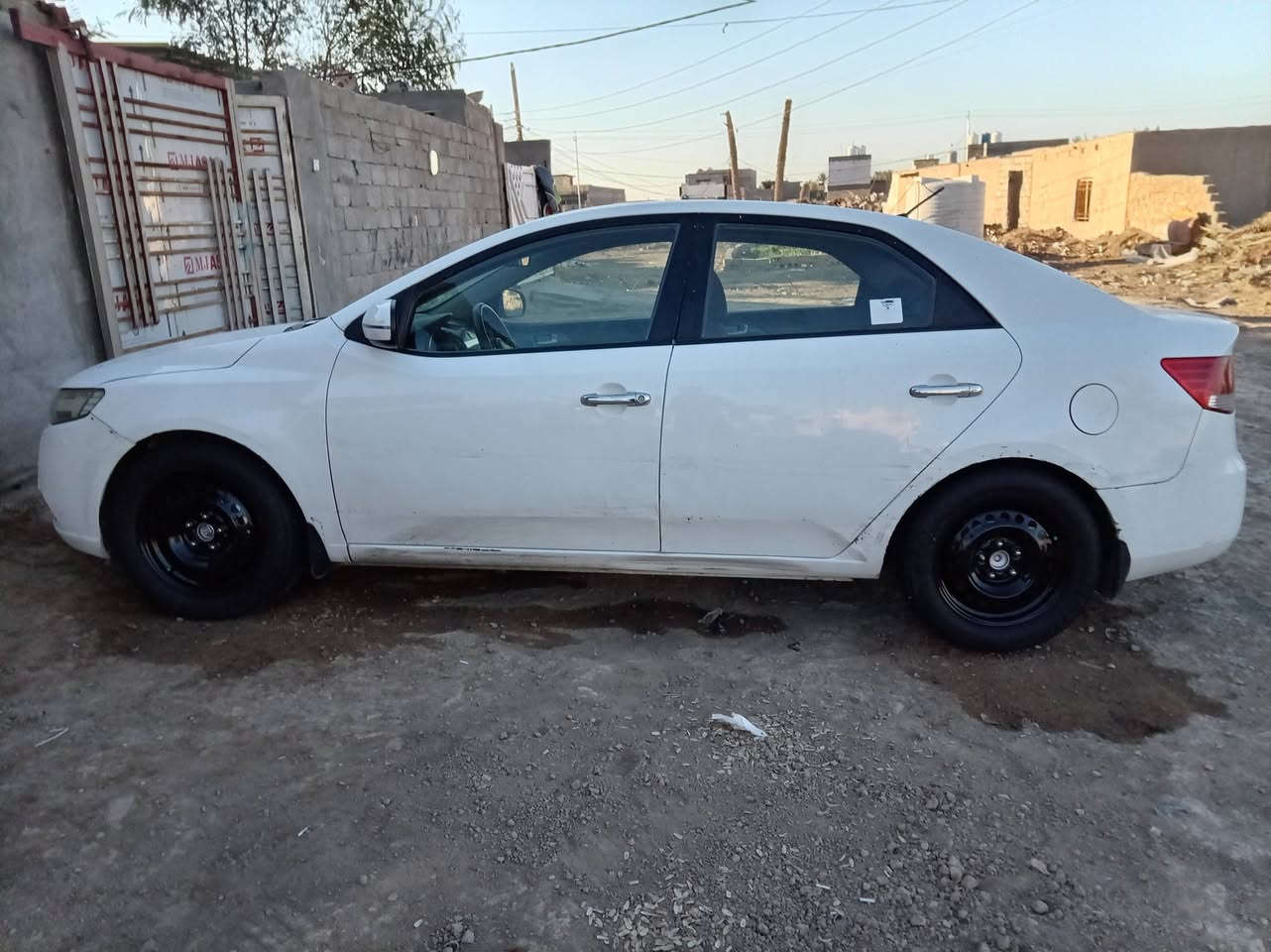 السلام عليكم كيا سيراتو ٢٠١٢ بسمي سنويه جديده تبريد شغل مبدل قبق جنطه بدون داخل  حالوب بسيط بل قماره قليل مكان السياره بغداد المحموديه السعر ٩٣  الاتصال على الرقم ***********كورك واثير ***********

