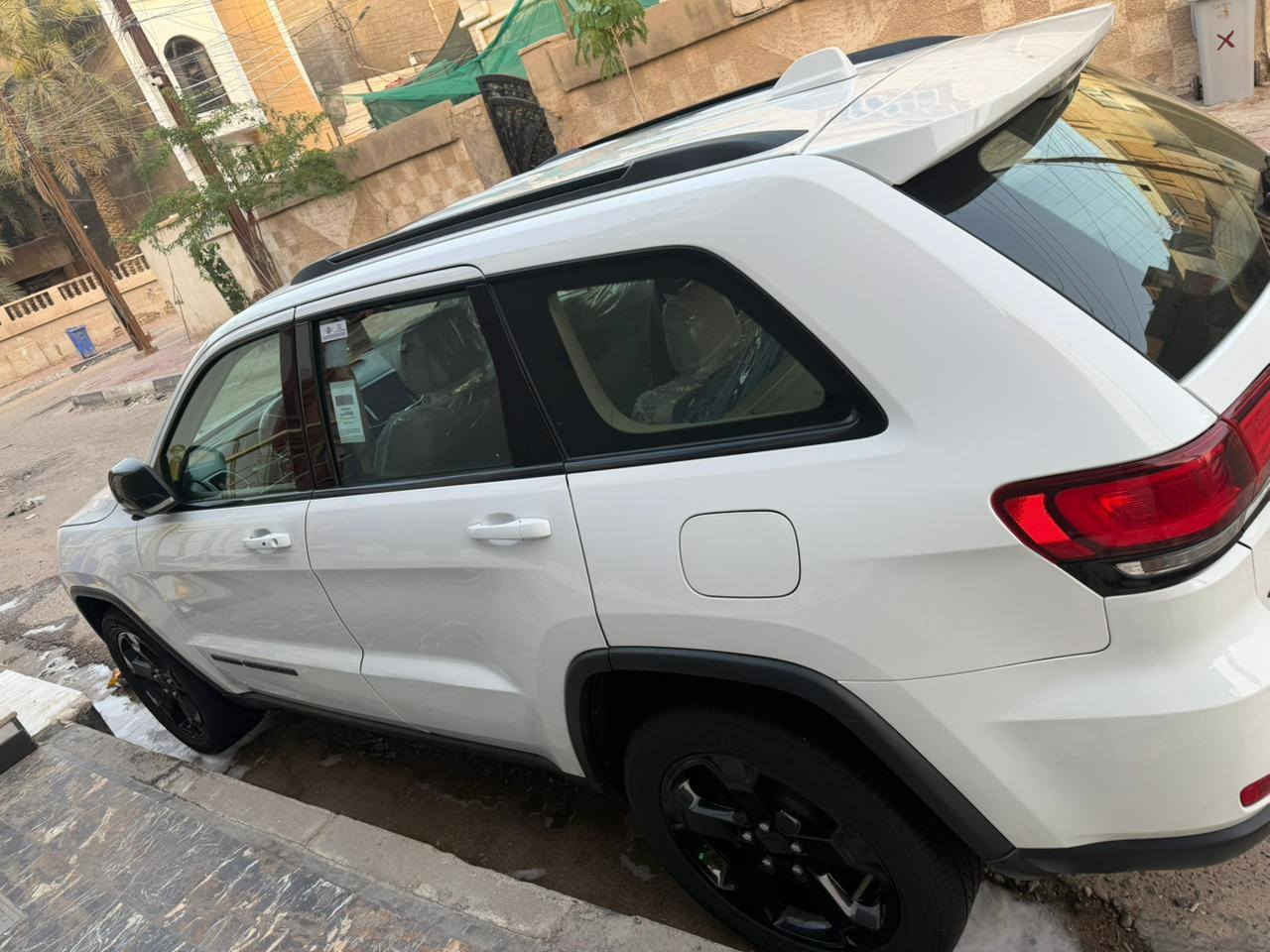 السلام عليكم جيب 2019 موصفات بلاك توب فول لاخير خليجي وكاله هارلم سياره كفاله عامه جاهزه من كلشي بدون نقص رقم اربيل جديد سنويه جديده هزّه جديده 
 السعر : 265$
 رقم الهاتف : ***********
مكان سياره بصره
