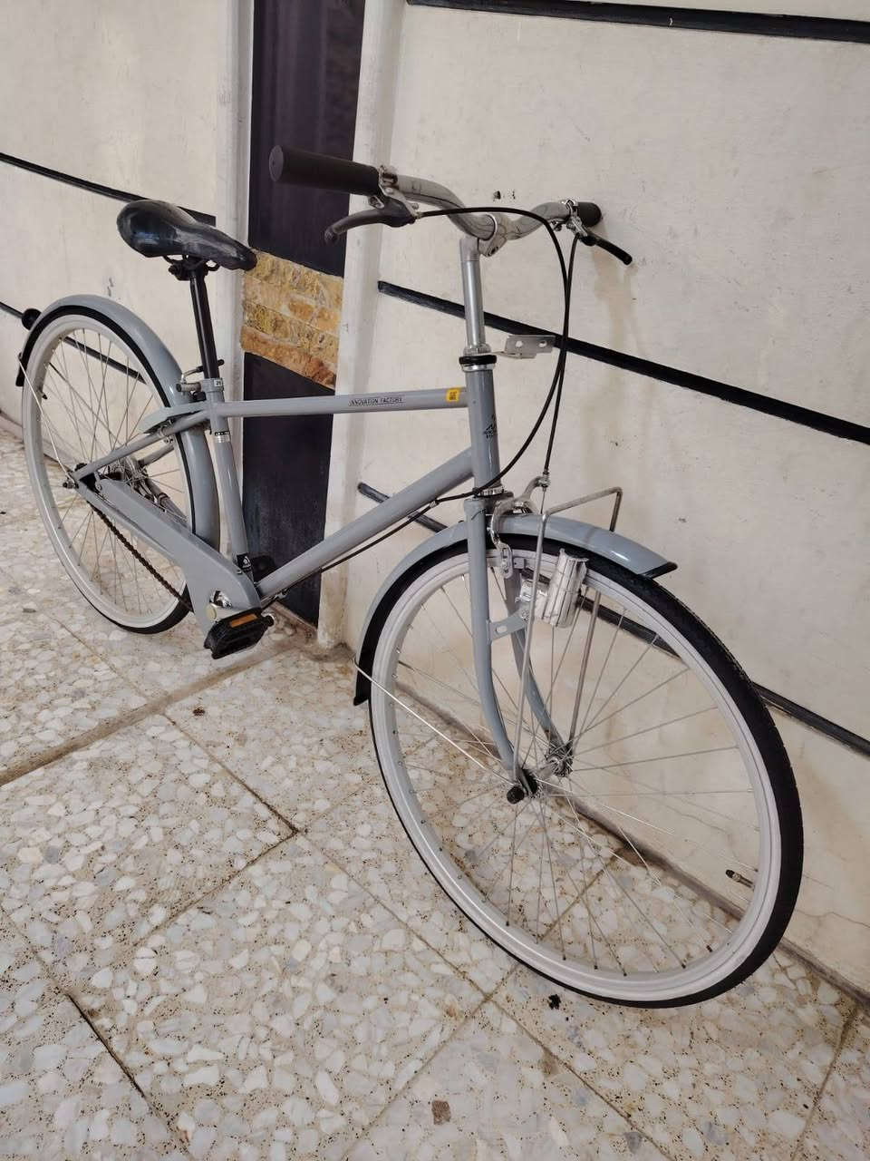 السلام عليكم ورحمة الله وبركاته
بيسكل موديل بناتي حجم ٢٦
باله ياباني النضافه فول
وضع حاويه سوبر a
غير مستخدم داخل العراق
موديل حديث ٢٠٢١ زيرو مامشي
السعر ( 90 الف) ثابت
نمره وحده بطيخه شيمانو
بيسكل مختم لون ميمز فيلي
العنوان بغداد منطقة الحبيبيه
هاتف ***********
الاستفسار واتساب
