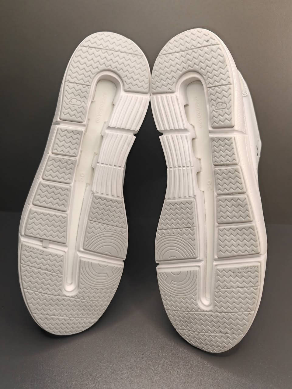 حذاء كيو سي قياس 44 وطول القدم 28 سم والصناعة فيتنامي
متوفر حذاء تحفة من شركة كيو سي قياس 44 وطول القدم 28 سم، صناعة فيتنامي ،جديد غير مستخدم مع العلبة الاصلية ،جديد غير مستخدم ،كوالتي ممتاز جدا ولون مميز ابيض بالكامل، الوزن ريشة
يوجد توصيل لجميع المحافظات ***********
