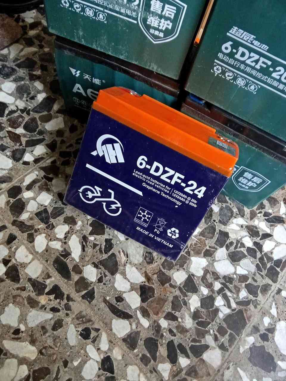 بطاريات 12فولت  للبيع..بالبياع خلف فلكة درويش ***********
