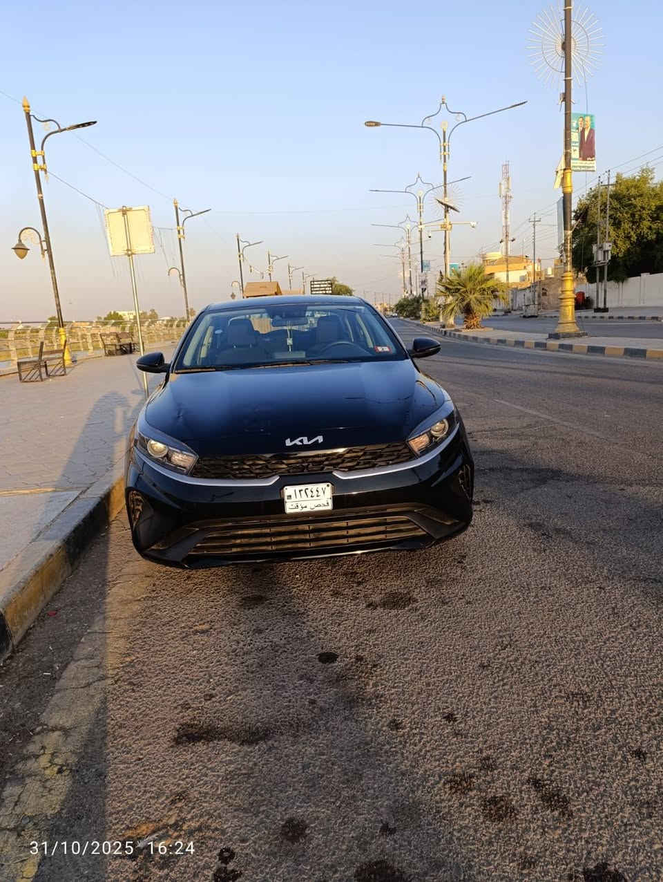 سلام عليكم كيا فورتي موديل 2024 ماشيه 14 الف كيلو ..حادثه خلفي جنطه وجاملغ خلفي واحد  فقط الجنطه بيه صبغ مكان الرقم والجاملغ بارد بي تكحيل فقط بدون صبغ السياره بيه طخه بلبنيد بلنقل من امريكا كحلته بس السياره بلعماره بدون رقم السعر130ورقه بي مجال رقم الموبايل..*********** وبيه طخه بلباب الي خلف الصدر خفيفه بيع مستعجل .. مكينه ٢٠٠٠ دوش فئة LX
