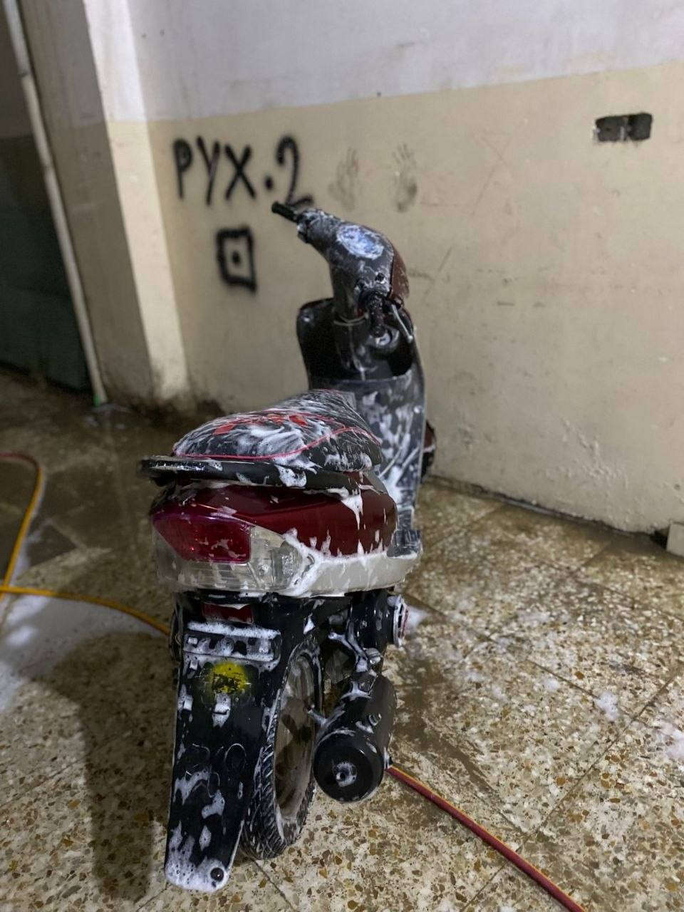 السلام عليكم 
دراجة ماكس منغولي بيها لاستيك ولف مكينة مامفتوحة وناعمة الدراجة ختم واحد وي المكينة ، سلف هندر شغال ، بيها سلف رياضي 55 وكابريتر تجاري جديد ودبل خلفي رياضي وبيها زنون 70 فولت وبيها باتري جديد كفراتها البلادية موجودة ختم واحد وي المكينة الدراجة ربع نكره ، الدراجة مال جناي مومال بياع شراي 
مكاني الديوانية الحي العصري 

فقط واتساب ***********
