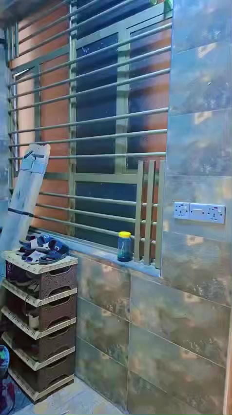 نص قطعة البيع قطاع ٢١قريب علة شارع العام شارع سفارة ***********
