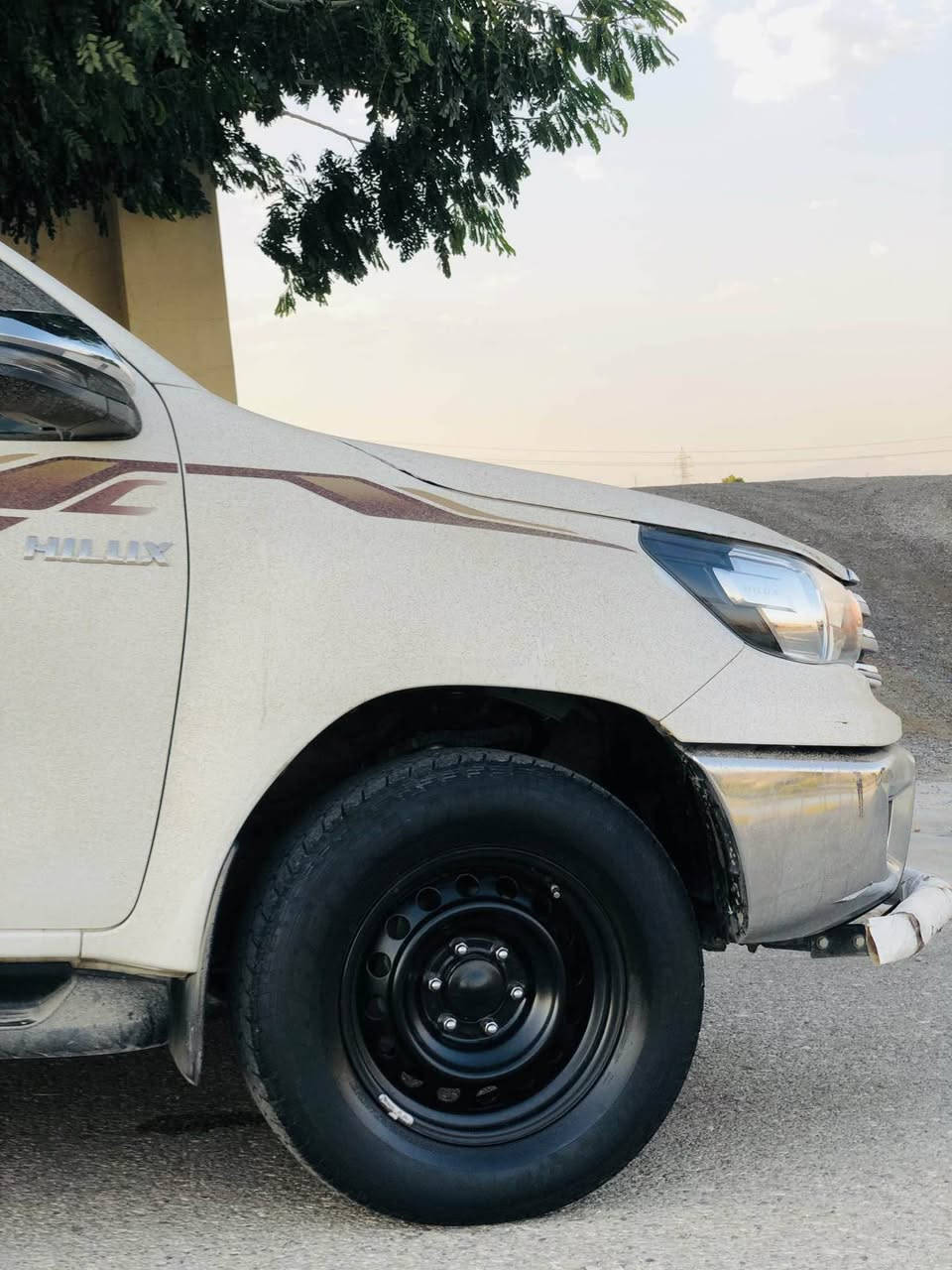 تۆیۆتا هایلۆکس ٢٠١٩
گێر عادی
سەیارەکە١١٢ هەزاری حەقیقی ڕۆشتوە 
یەک دینار مەسرەفی نیە 
گێڕ و مەکینە و ئەکسل و دەبڵ ئەکسل بەشەرت
یەک دەستە سایارەکە زۆر بە جوانی و پاکی ماوەتەوە 
بۆ زانینی نرخ پەیوەندی بکە.
*********** Singapore
