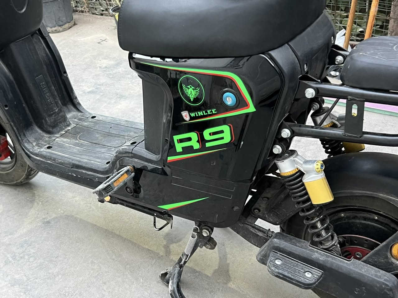 سلام عليكم. 
دراجه شحنR9 الحجم الكبير 
دراجه  جديدةمصار شهر ونص من مشترية 
5بطاريات  دراجه بيها نظامR بك خلفي 
بيها بلوتوث  لدات امامية خلفية  تدعم شريحةNFC دراجه كلش نضيفة مابيها اي خلل او نقص السعر450 الف. مكاني العطيفية او المنصور ***********
