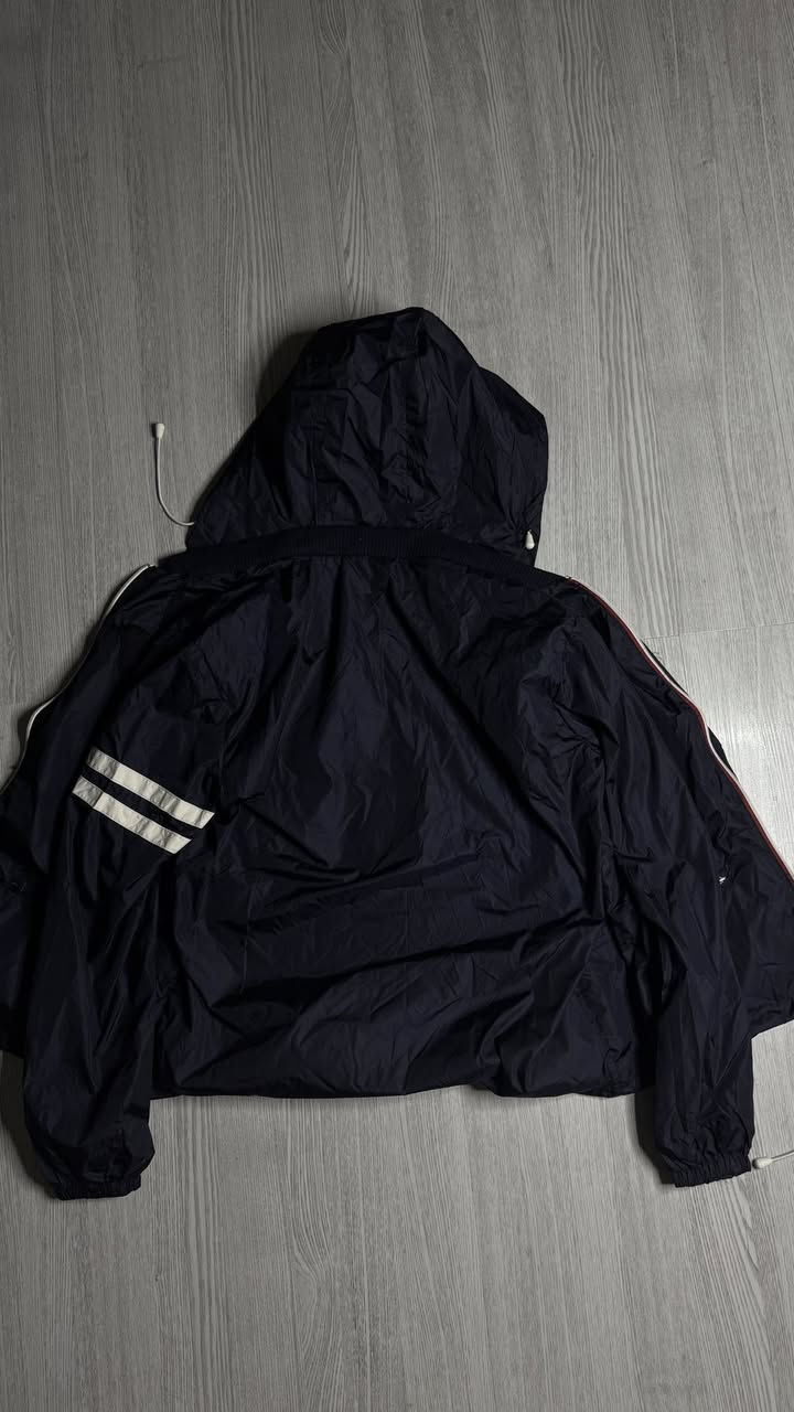 GUCCI 🇮🇹
سويتر وتر بروف اصلي جديد غير ملبوس

القطعه مكتوب صنع في ايطاليا 
(MADE IN ITALY)

خفيفه كلش وزنها خفيف

نظافتها 100% بعدها جديده

قياسها M-L

سعرها 15 الف


**إذا كنت صاحب هذا الإعلان وتريد حذفه لأي سبب، رجاءا أرسل رسالة إلى الدعم الفني**