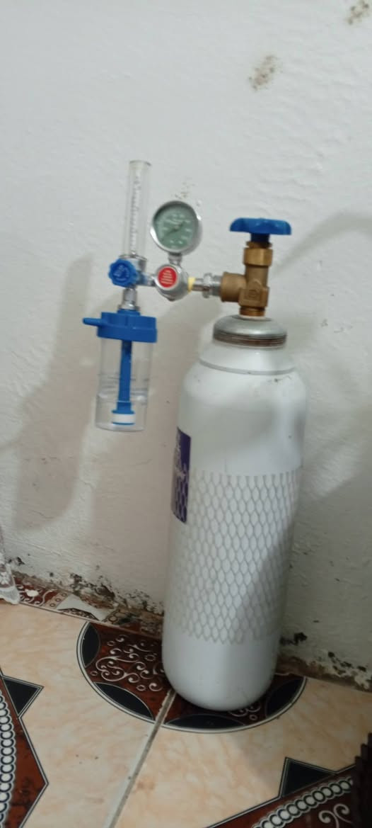 قنينة اكسجين بعدة جديدة للبيع للتصال ***********
