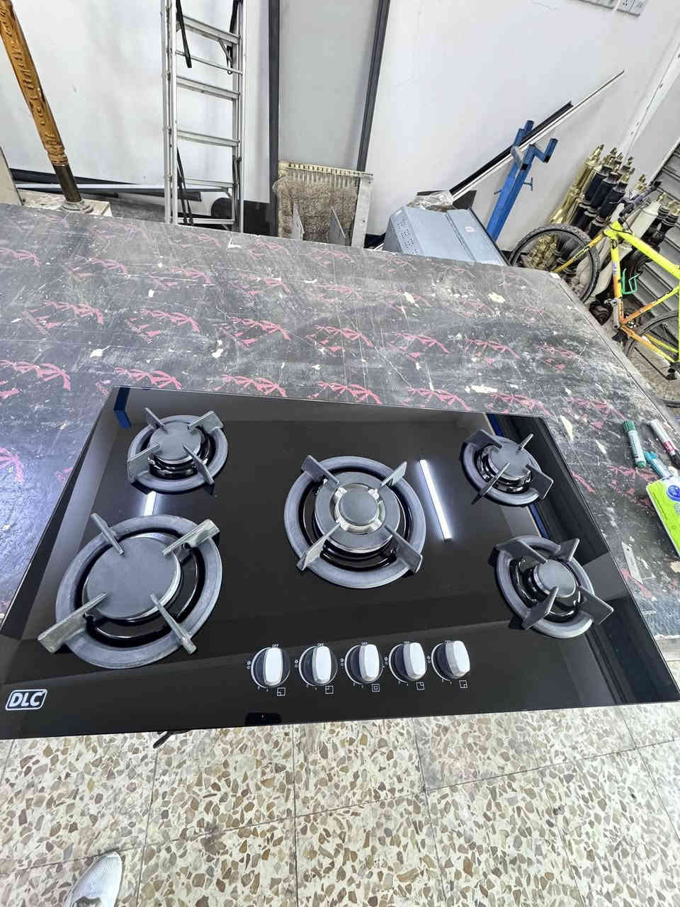 طباخ غاز +فرن كهرباء للبيع غير مستخدم مركه دي ال سي باب اول ***********
