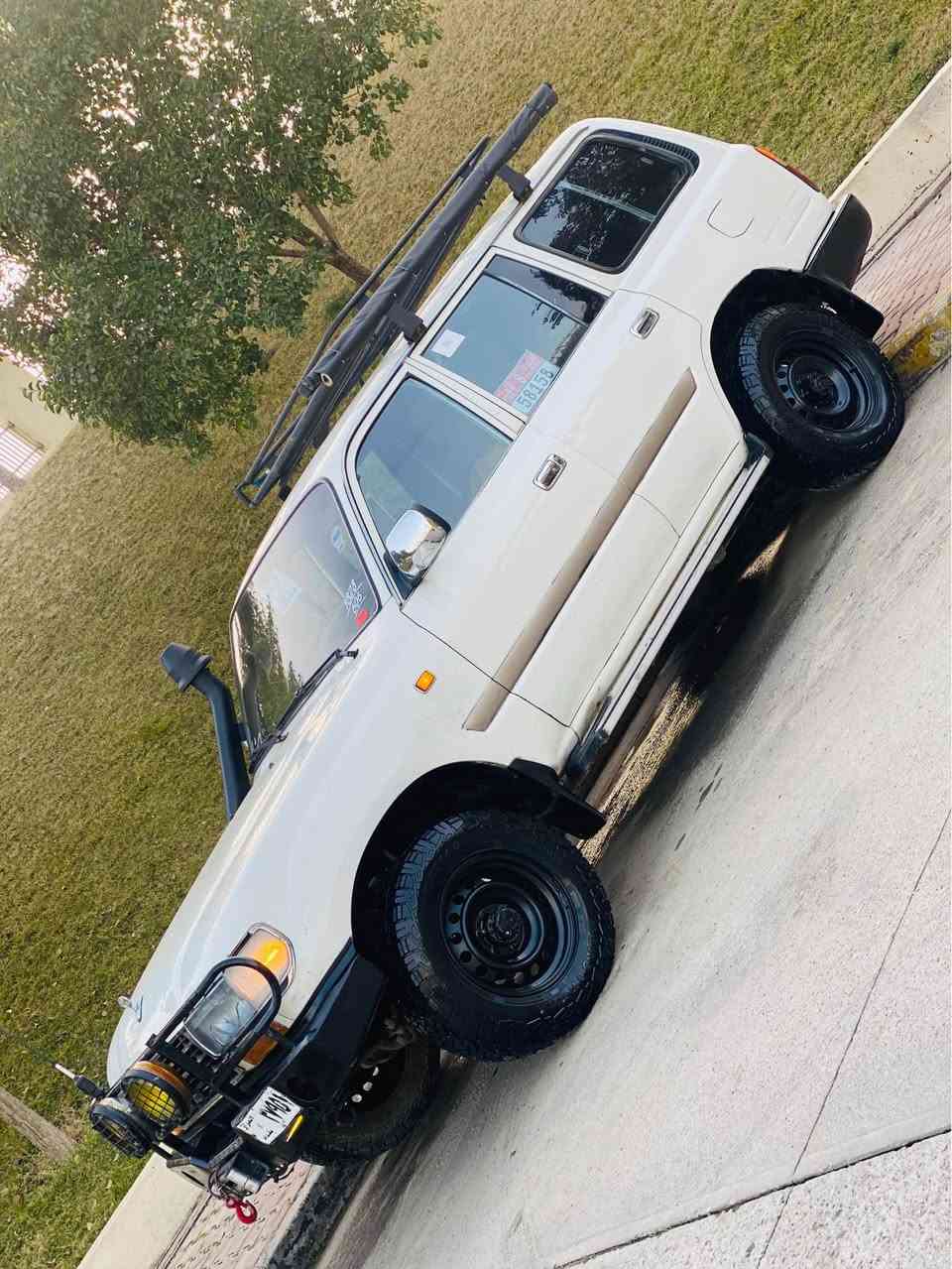 بؤ فرؤشتن 
شتي جوان نمونه ئه بي وابيت 
تويتا لاندگروز /🦅 🤍
كامل مه سره في تياكراوه
سعري٤٨ مه عا مه له 
ماشالله له بؤياخ وده ماري 
ئارمي پلاستيك سليماني 
مؤديل91
سيسته مي غاز و به نزين🌹
گيروو مه كينه ي 4500 مؤنيكا🦅
ماشآءالله له قوه تي 
مواسه فات
١-پاوه ر
٢-داژبل به رز
٣ دةبل ئةكسل 4+4 
قورسو سوك مه زبوت 
٤ قفل مه ركه زي
٥چكنيت
٦ شاشه ئايپاد+ كاميرا 
مه ركةزي 
ناوي جوان 
گه رمي وكاره باي هه مووي مه زبوت
هه مووگياني له سه ربيلد ماوه
پيش وپشت وشاني كه پسه
ده عم ليدراو هيچ پيوه نييه
تاقم لايت وعه ته روبه گ لايت لؤك
تاقم تايه وويل جه به لي لؤك 
 ته نها فرؤشتنه
چه مچه و جوانكاري كاملي بؤ كراوه 🛫
سه ياره كة تير مه سره ف كراوه 
ئارم ئه وه ليات موس براوه به شه رت 

☎️☎️
***********
*********** السليمانية, العراق
