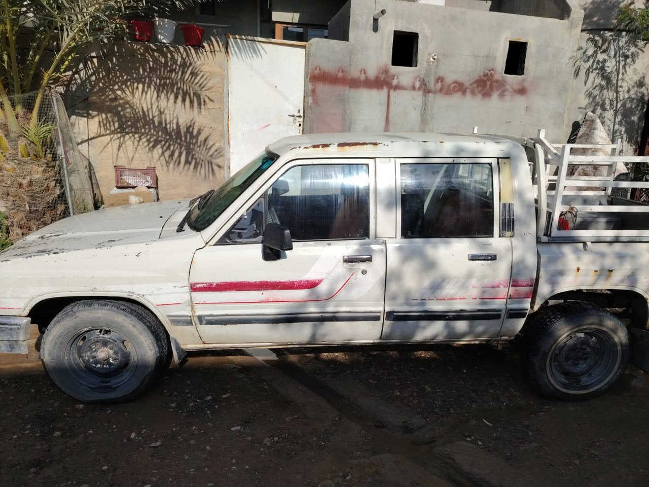 السلام عليكم عندي هاي السيارة بيها رقم مميز 
172المكان كركوك-داقوق السعر 70 ورقه و بيها مجال موديل 1987 
رقم الهاتف ***********-بي واتساب دكوك, كركوك
