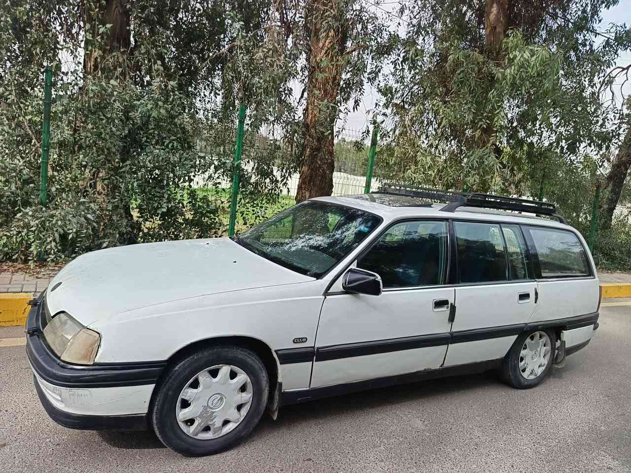 السلام عليكم 
اميكه حجم 20 كير عادي 
رقم صلاح الدين مشروع وطني 
موديل 93 
الشرعي بالموصل باليمن وشرط التحويل 
سنويه الى29
كوبون بانزين بيها الكتروني 
فتحت سقف 
جامات الامامي كهرب 
محرك وكير خير من الله 
مكان السيارة بالموصل 
للاتصال على هذا الرقم(***********)
