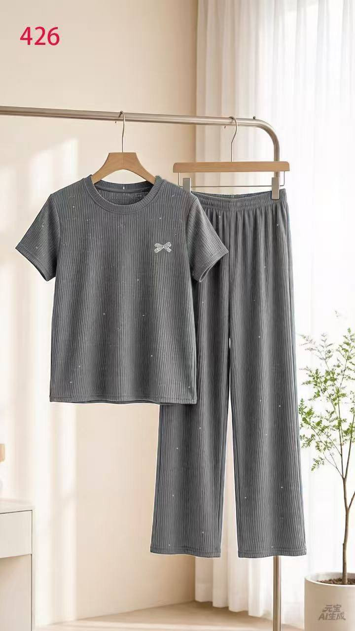 تراك بناتي محير نسائي الخامه الزبده كيلوت ستراس
قياس واحد فري سايز.      سعر درزن ٥١ لف
للحجز*********** فيصل
