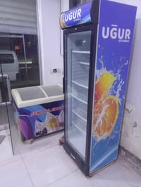 ثلاجة عرض • بالكرتون • مشتغلة ٣ أشهر