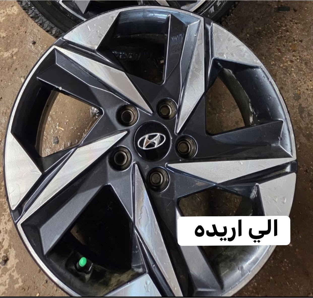 السلام عليكم عندي ويل عادي جديد وتخم تايرات جدد حجم 15  اسود مراوس بويل كب النتره لمتدد نفس الي بصوره 
*********** واتساب
