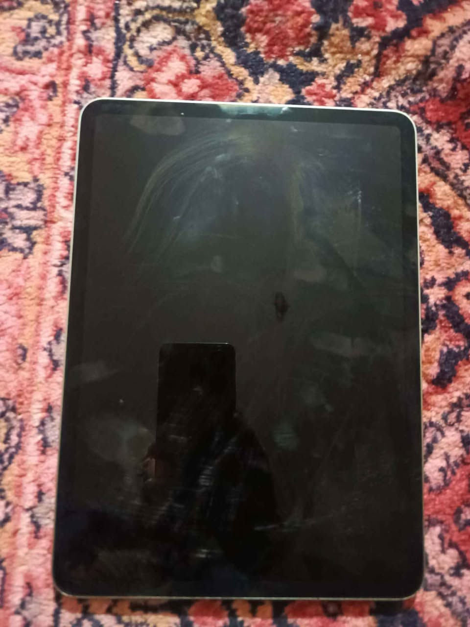 السلام عليكم… 
ايباد برو m2 ذاكرة 128 ببجي 120 فريم حقيقي نظافة 100/90 البطارية من ال 90 لحد ال 85 كامل غراض كارتونة وشاحنة مع حافظات 2 الايباد مكفول السعر 725 وبي مجال المكان ابوغريب حميد الشعبان للتواصل خاص أو *********** يوجد خدمة توصيل بغداد, العراق
