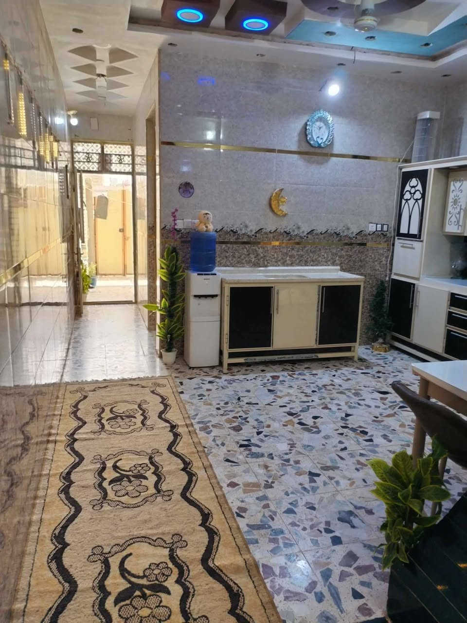 السلام عليكم بيت للبيع 100متر بسبع قصور قرب السيطره للاستفسار الاتصال على الرقم ***********
