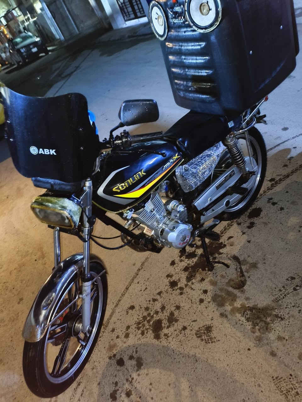 دراجه سيفان 5 كير شغاله نكرة سلف مداريها بالدهن دراجه كلش حلوة ونضيفه مكينتها ناعمه ما مفتوحه موديل 2023  وياها صندوق دلفري بي سيستم دمام شغال بس نقصه كارت ب13 الف و وياها خوذة من شركة سيزر ب800 الف 
دراجه مابيها اوراق اكفلك سرقه وعشاير تجي تاخذها من باب البيت 
مكاني بغداد الامين الثانيه
***********
