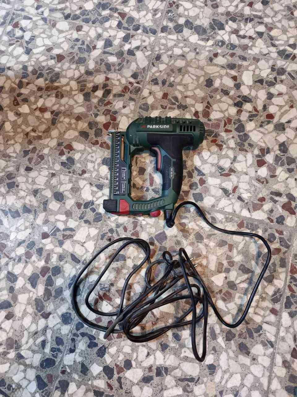 للبيع بغداد الاسكان قرب جامع الاسكان***********
