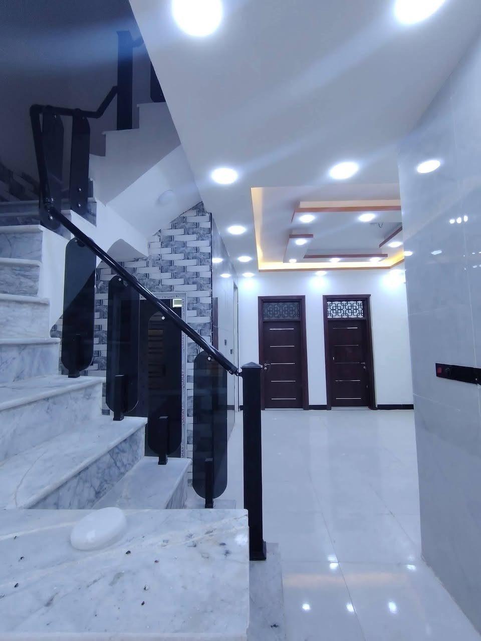 دار للبيع 🏡
 شغل نضام تركي كلش مرتب👌🏻
150 متر  #سند_25
بسعر 59 مليون #قابل_للتفاوض

غرفتين/صاله/مطبخ/صحيات 2/استقبال
كراج كبير/مكشوفه 
ماء/كهرباء/سوق/مدارس/تبليط #عرض_15

#طابو_زراعي_سند_٢٥_أقرار #عرض_جدا_مناسب 

الموقع 🏡 نجف/شارع الصب عمود 311
للتواصل
#بيع مستعجل 

***********
