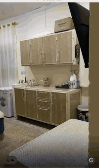 شقه سر قفليه للبيع 
ايجارها ٣٠٠ 
متكونه من غرفتين وهول مفتوح ع مطبخ 
وصحيات 
بيها تانكي 
كيزر 
ماطور 
بوستر مي 
واير سحب 
و٣ بنكات سقفيه 
حي القاهره 
تقاطع الجوازات قرب صيدليه جوهره الشفاء 
السعر ١٤ مليون
الاستفسار اكثر الاتصال على الرقم  ‭0777 219 0688‬
