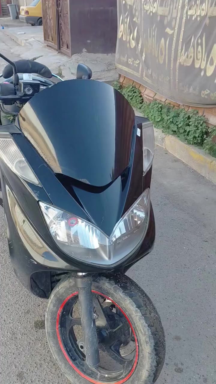 سلام عليكم دراجه نضيفه حيل هيه شغاله بس عطلت بس عندي دوام ماكعدله اريد ابيعه مابيه أوراق أريده 600 وبيه مجال *********** شراي يتصل
