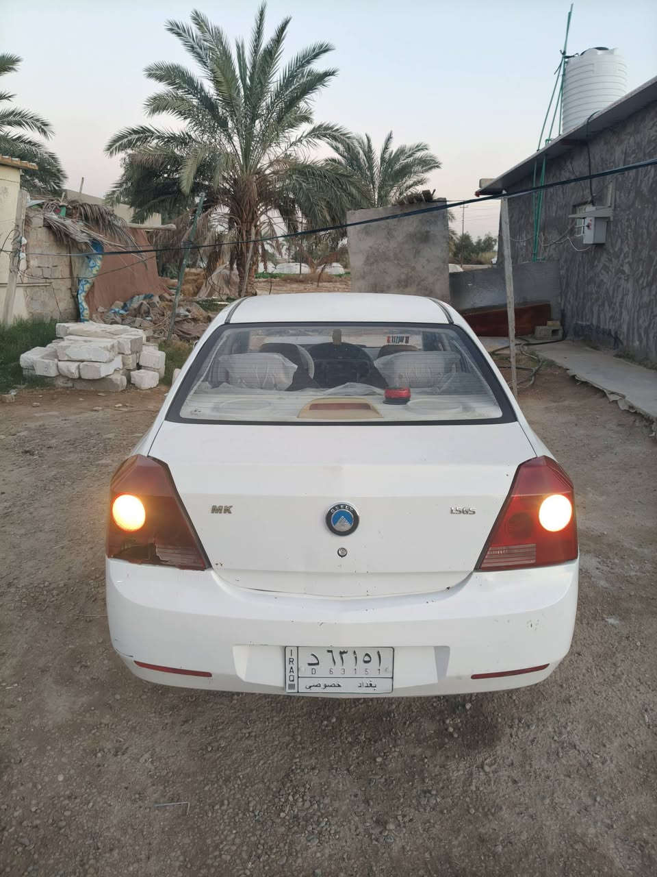 جيلي ام كي2011استلام شركه الفابلون مال شركه بعده بيها كير مكينه خير من الله بيها طخه بسيطه والباقي مكفول 48وبيها مجال ***********/***********
