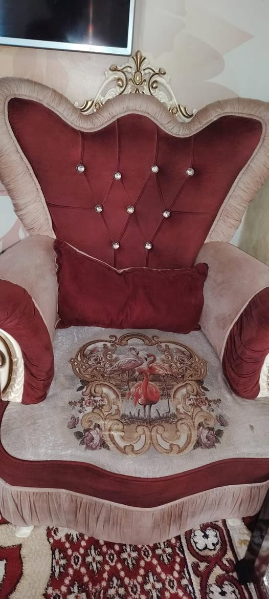 سلام عليكم تخم عشر مقاعد نضيف كلش ٣٥٠ الف مكاني بغداد البياع***********
