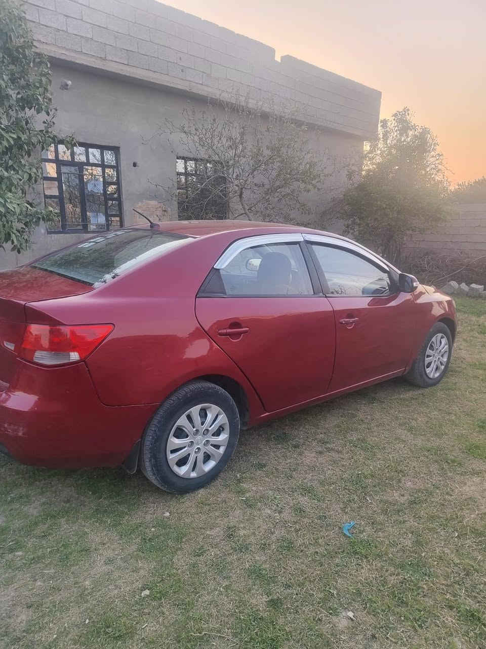 السلام عليكم كية سيراتو كص ما مسجل موديل 2012 محرك دوش حجم 16 كير ومحرك وصدر جديد تبريد ثلج تفئة نار كهربيات كلهة شغالة كشر جديد فقط الدعامية المامية بيهة شوية الصبغ رايح مثل مو واضح بل الصورة سيارة جاهزة احلة من الصور داخل مشمشي السعر 40وبيهة مجال بصيط مكان السيارة العلم قريت الربيضة مراوس بفانتي يرهم ***********)***********
