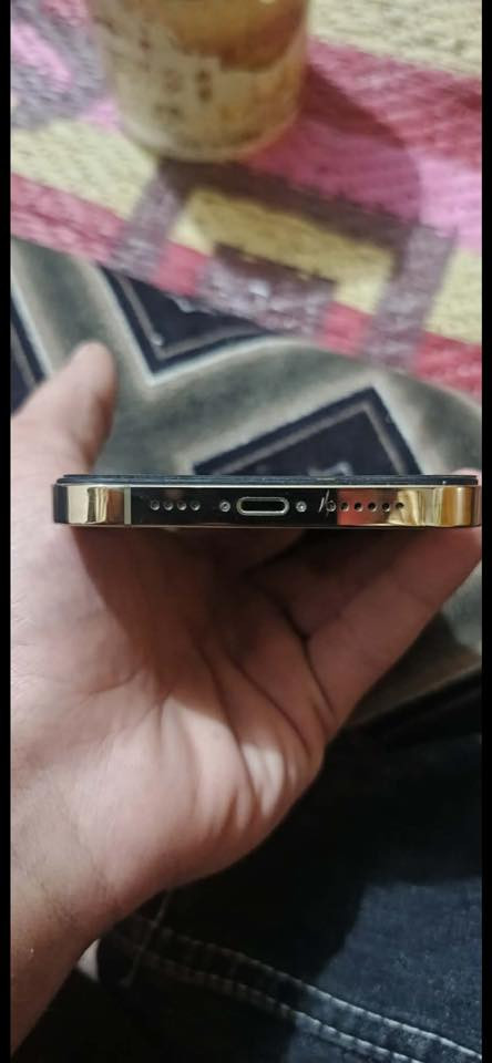 سلام عليكم اخوان 12برو ماكس ذاكره ٢٥٦تك  سيمكرت مبدل شاشه فقط بطاريه ٨١. السعر ٣٠٠***********
