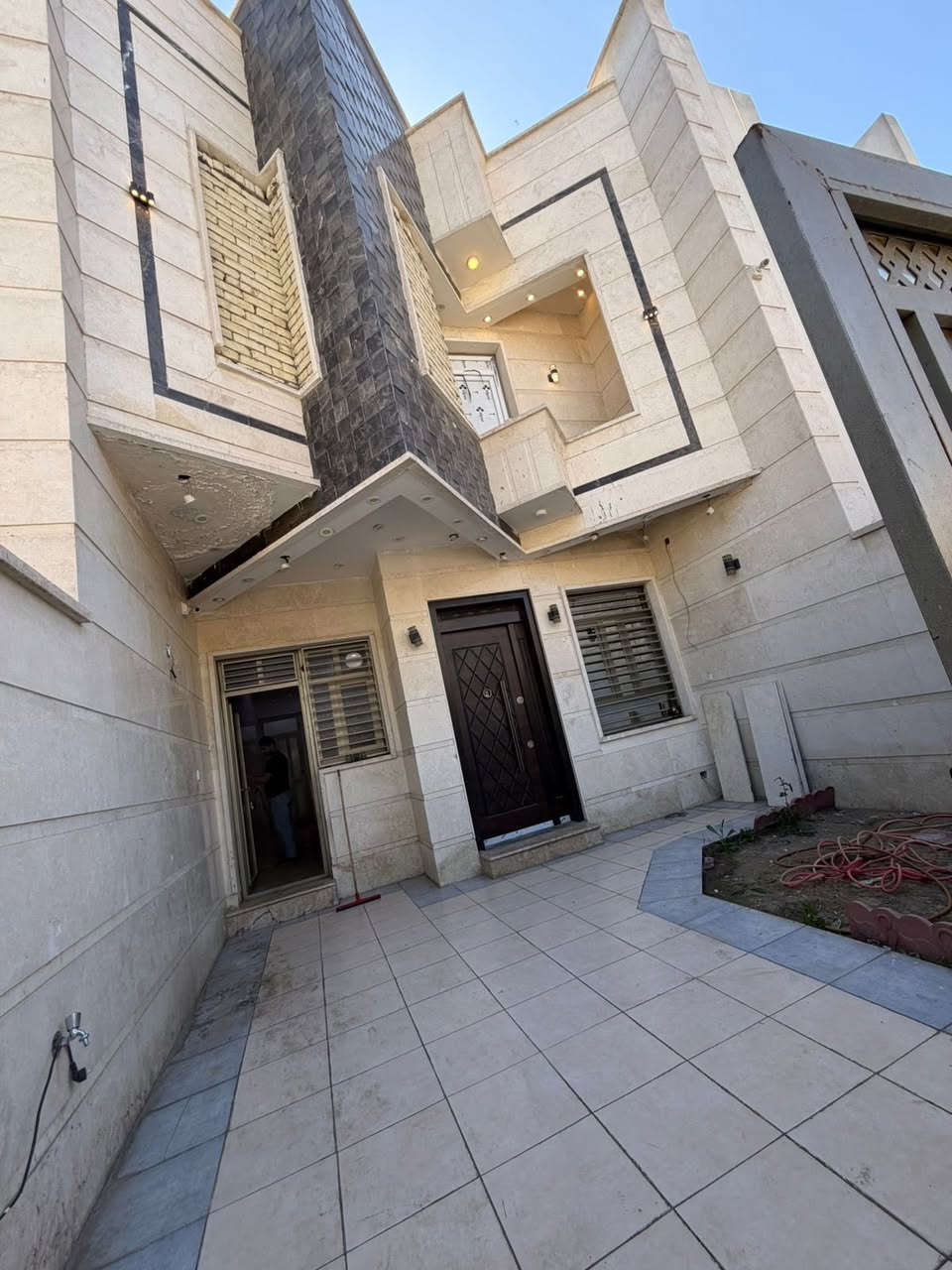 للايجار في السيديه
دار سكن 150 متر موقع مميز 

يحتوي على :. 

5 غرف نوم _صاله _مطبخ _خدمات _كراج 

مبلغ الايجار :. 1.500  قابل للتفاوض 

للاستفسار اكثر الاتصال على الارقام التاليه ؛.

***********

***********

او زياره موقع الشركة 📍

السيدية الضباط مجاور افران الزيتون 2 

#شركه_الاعمار_الهندسي_للاستثمار_والتطوير_العقاري.
