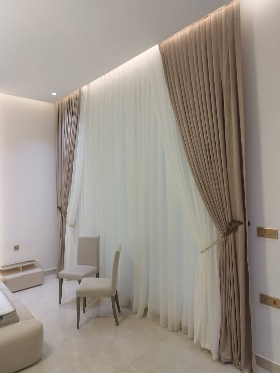 #ستائر الكوخ 
🧿🇮🇶
🚖توجد خدمة توصيل ويوجد كادر ياخذ المساطر للمنزل
 "الديكور المثالي لكل زاوية في منزلك”

#وكلاء_ماركات_تركيه_عالميه🌍

افخر واجود انواع الاقمشه التركيه 🇹🇷
⛔ لانتعامل بالاقمشه التجارية

بضاعتنا بسعر الجملة كونها استيرادنا الخاص 🔥

👷🏼يوجد كادر لأخذ القياسات 

البيع 👈 #جملة ، #مفرد 👉

🚖توجد خدمة توصيل لكافة محافظات عراقنا الحبيب🛍

🏠 العنوان 🏠
بغداد الغدير
( واتساب )
***********  هاتف خدمة الزبائن 1
***********  هاتف خدمة الزبائن 2
