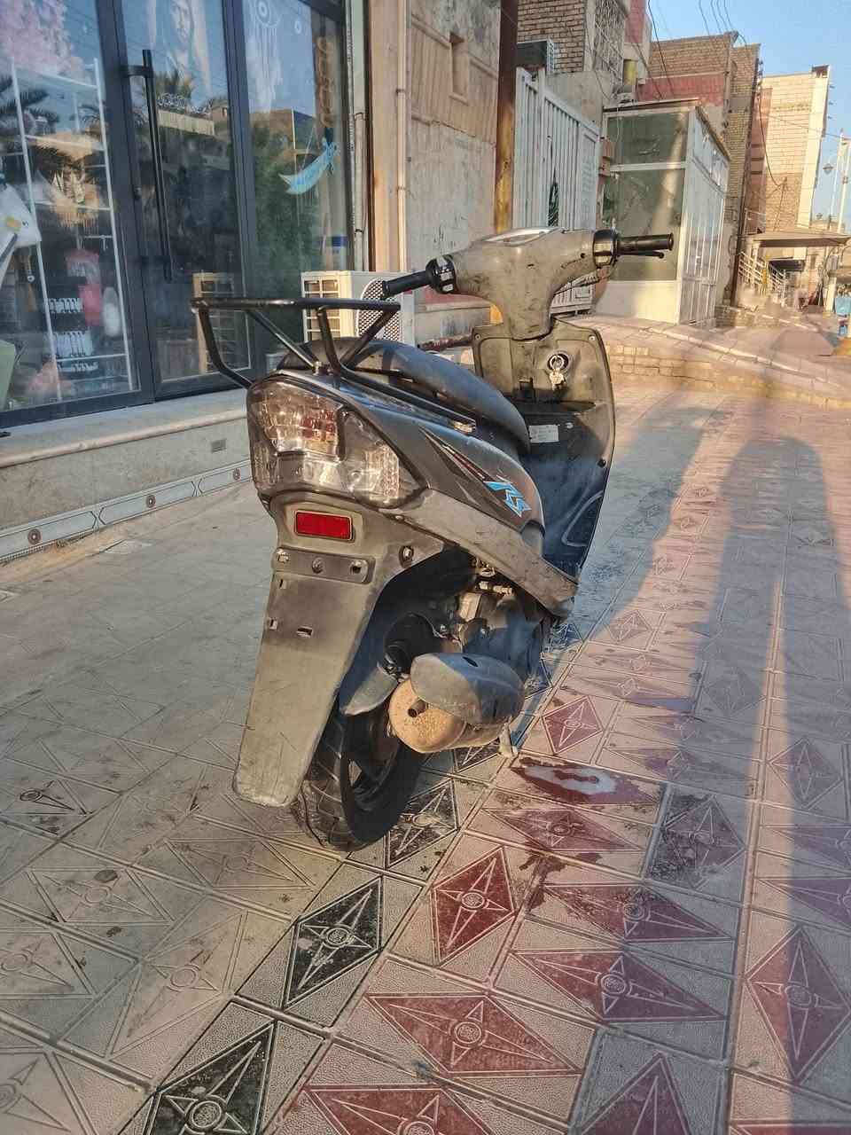 سلام عليكم دراجه ماكس عدله برغي ما مفتوح بيه صاله ٥ اشهر طالعه من الحاويه دراجه ما متعوبه او كلشي شغال سعره 900 او بيه مجال مكاني الناصريه مركز شراي يتصل ***********
