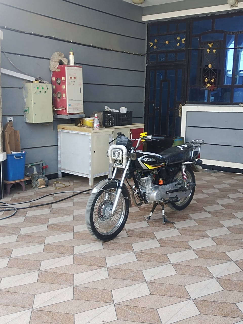 سلام عليكم دراجه تايكر 2023 محرك ابلاد اسبانه ماممدودا عليه محرك خير من الله شلعه نضافه فول تجي اشوف بعينك الشراي يتصل ***********
