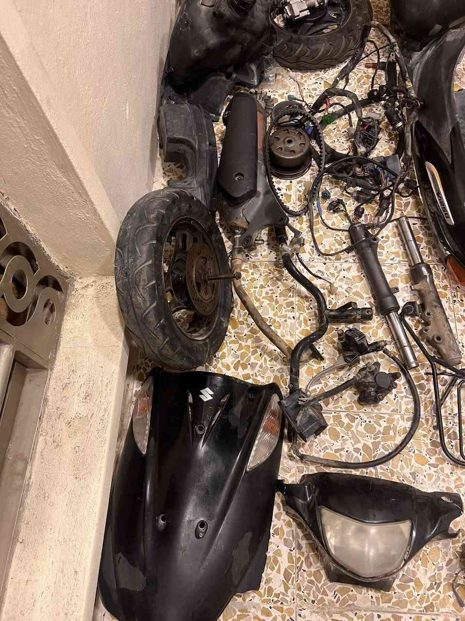 السلام عليكم دراجه كامله شتحتاج منه موجود المكينه كامله مجفته ابيعه مثل ما موجوده بل صوره مكاني كوت دور العمال ***********
