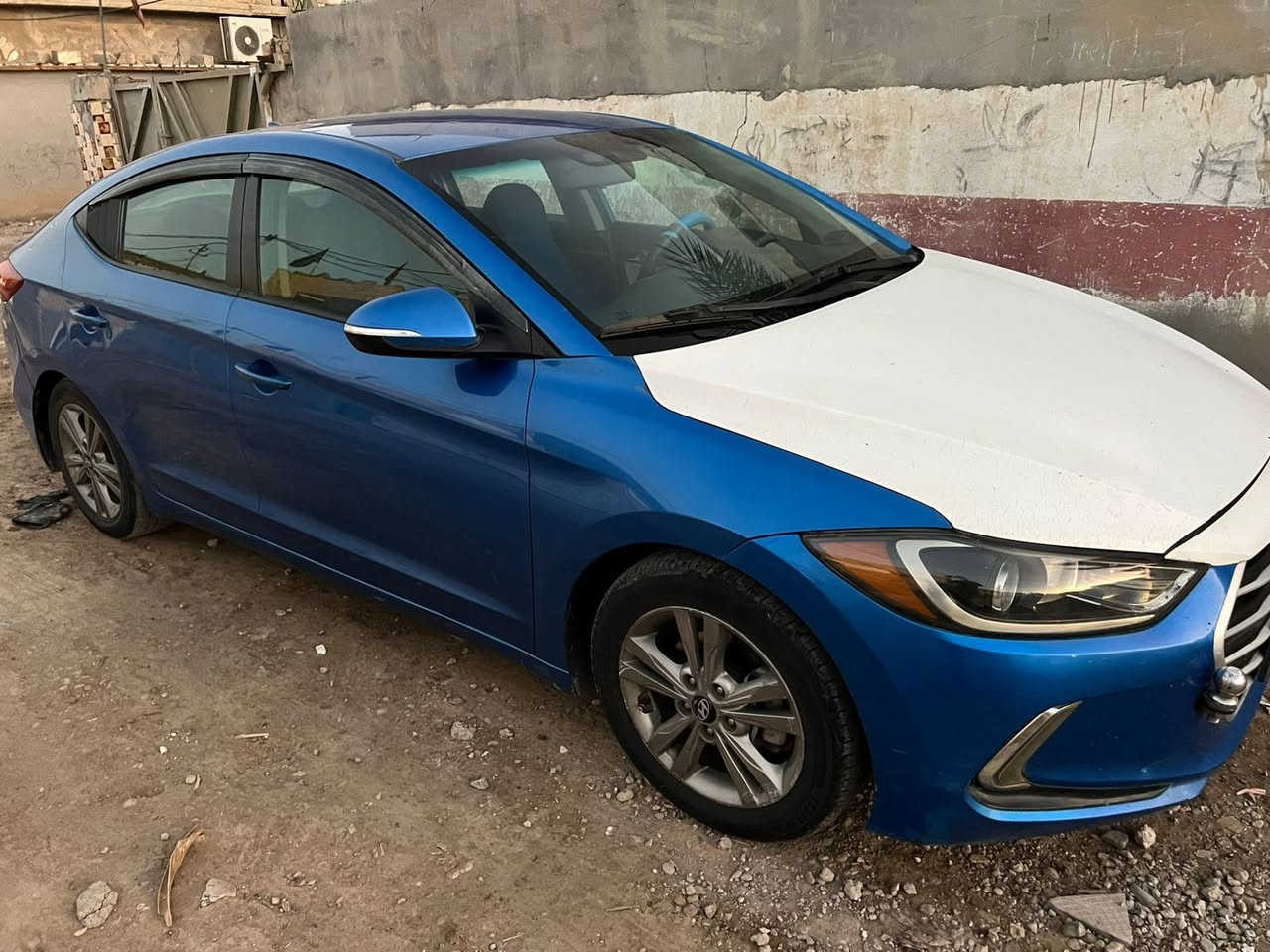 تحية طيبة 🖐🏻
الأنترة 2017 امريكي رقم اربيل بأسمنة 
مكينة 2000 كير At 
موصفات ✅شاشة + كامرة دوارة + تحكم ستيرن + اشاير بلمري + مانع انزلاق 
سعرهة 108 وبيهة مجال قليل 
حادثهة جاملغ وبنيد ‭
‭0772 513 4600‬ رقم راعيهة اني مكلف بلنشر
