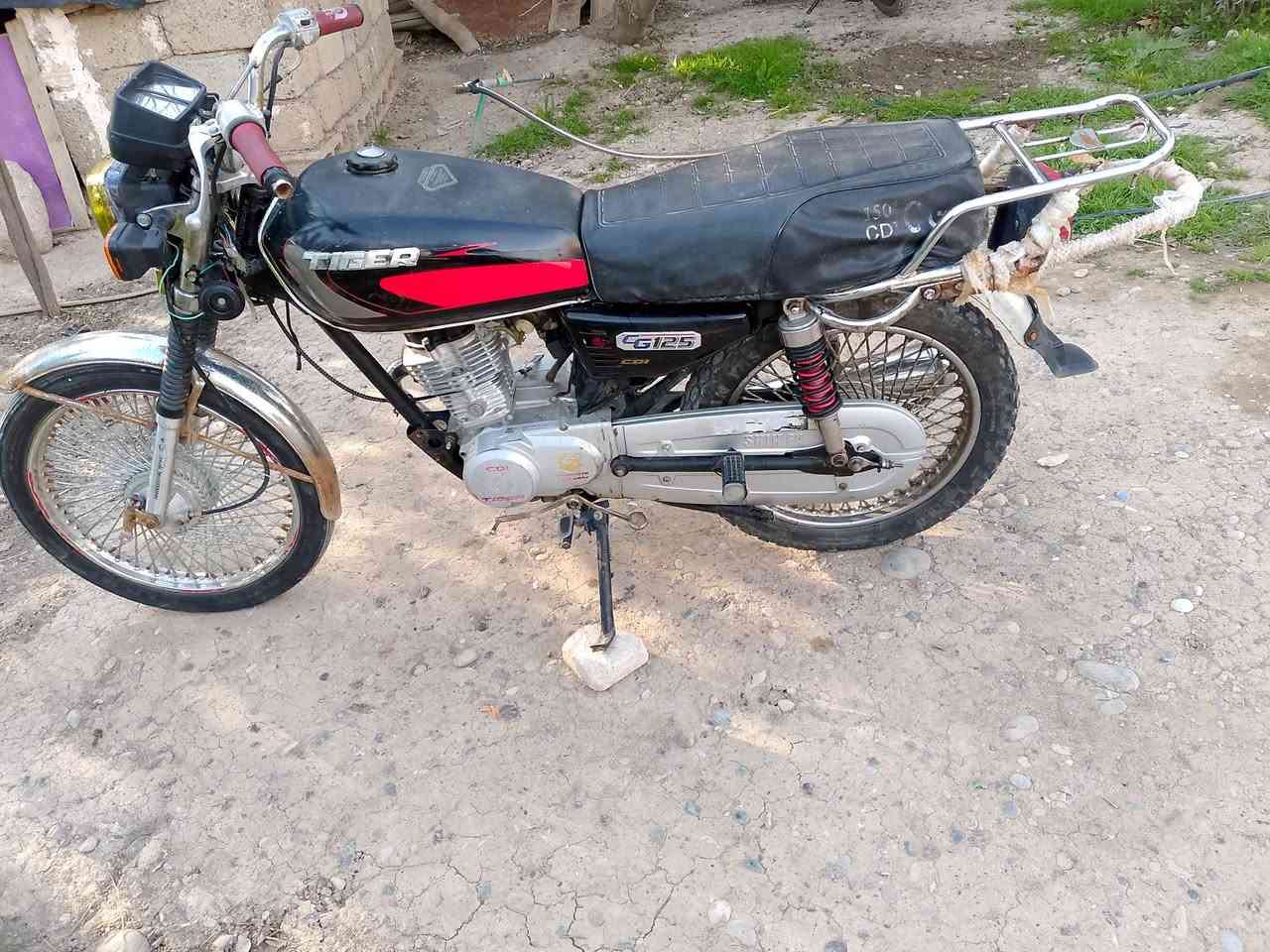 سلام عليكم موطور تايكر 20وزن ثقيل شرط ومعمر جديد موطور لا نضيح دهن ولاش نشاط فول دبلات اربعتهن شغالات كهربائيات كلها شغاله مكينه خرسه شرط السعر 375وبي مجال شي قليل  غير ادهن ولبانزين ما اتحط علي شي المكان قاطع السبعاوين الخالديه الاستفسار اتصال ***********
