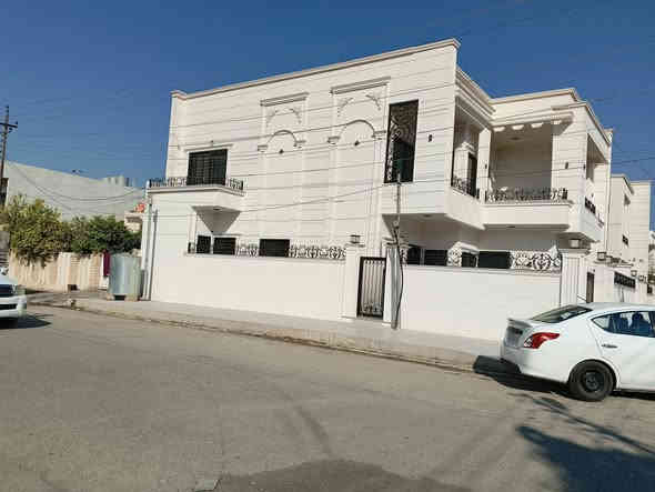 صباغ بيوت بسعر مناسب بيت 100 متر داخلي و خارجي190 الف الغرفه الواحده 25 الف معه تصليي
***********
