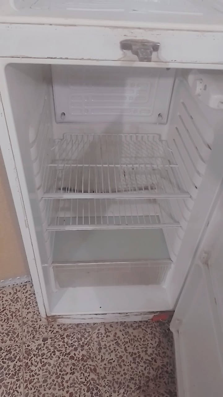 ثلاجه للبيع نظيفه وتبريدها ثلج الله شاهد مداخلة اي تصليح وعلى الفحص ١٥٠ وبيها مجال


**إذا كنت صاحب هذا الإعلان وتريد حذفه لأي سبب، رجاءا أرسل رسالة إلى الدعم الفني**
