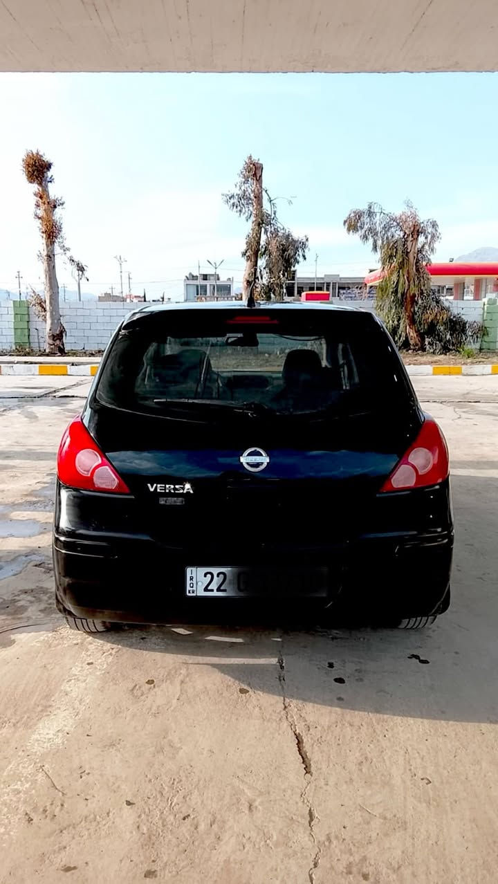 بەناوی خوای گەورە
نیسان ڤێرسا مۆدێل 2008 واسەفات ئەمریکی بۆیاخ 3پارچەی بۆیاخە سەنەوی تا2030 بەناو خۆمانەوەیە سەیارەکە ماڵی دۆستە دینار مەسرەفی تێدانیە  
شوێن ڕانیە حاجیاوا 
ژمارە مۆبایل ***********
