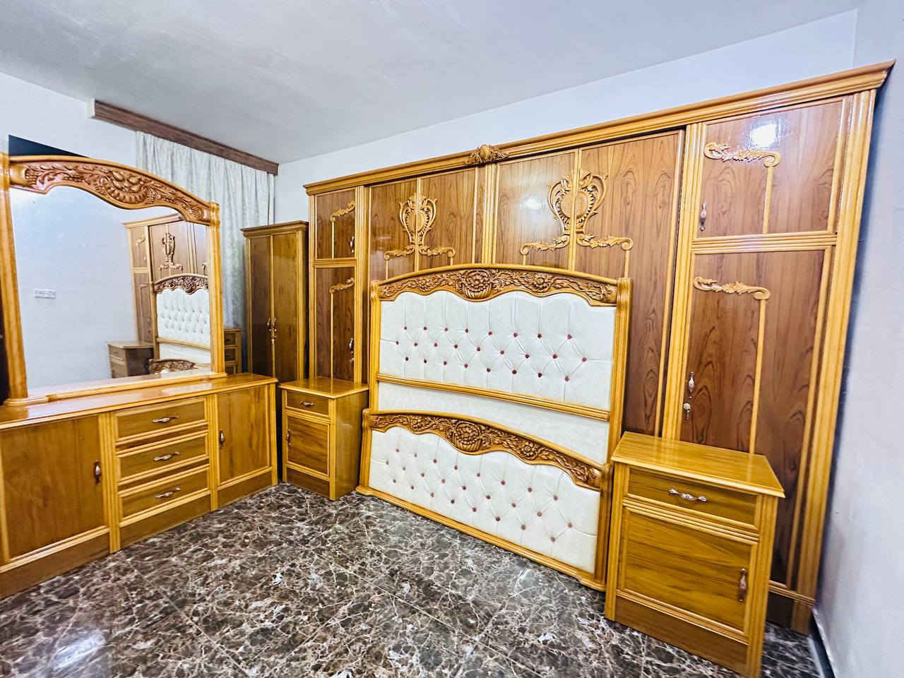 غرفه اخشاب ست ابواب للبيع *********** السعر مليون و200غرفه صاج داخل وخارج الضهر جرجوبه زاوية كنتوريه موديل زان دنك زان العنوان بغداد وكو توصيل متواجد وتساب
