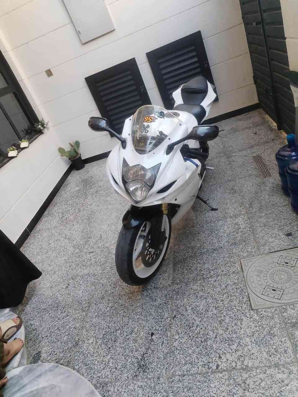 جكسر 750
مكينه مكفوله 
بغداد زيونه 
٣٥ ورقه ومجالها بسيط
***********٨
