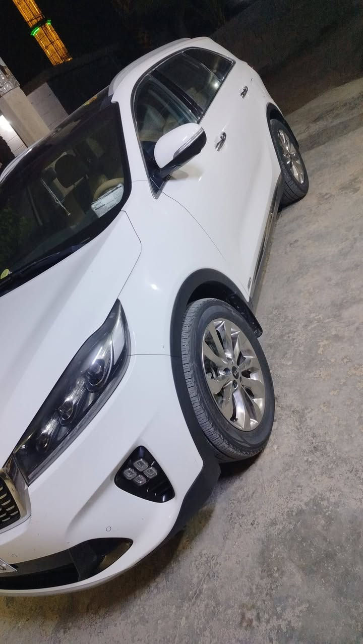 السلام عليكم سيارة سيرنتو 20 20 فول مواصفات خليجي مكفلوه كفاله عام بنورامه مراوس فقط السعر تلاثه وخمسه وبيهه مجال للستفسار التصال ***********
