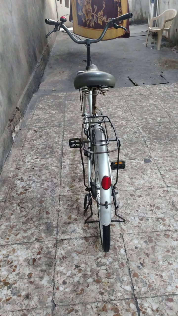 اسلام عليكم يوجد بايسكل بناتي حجم سته وعشرين ونضيف السعر 70 وبي مجال ***********
