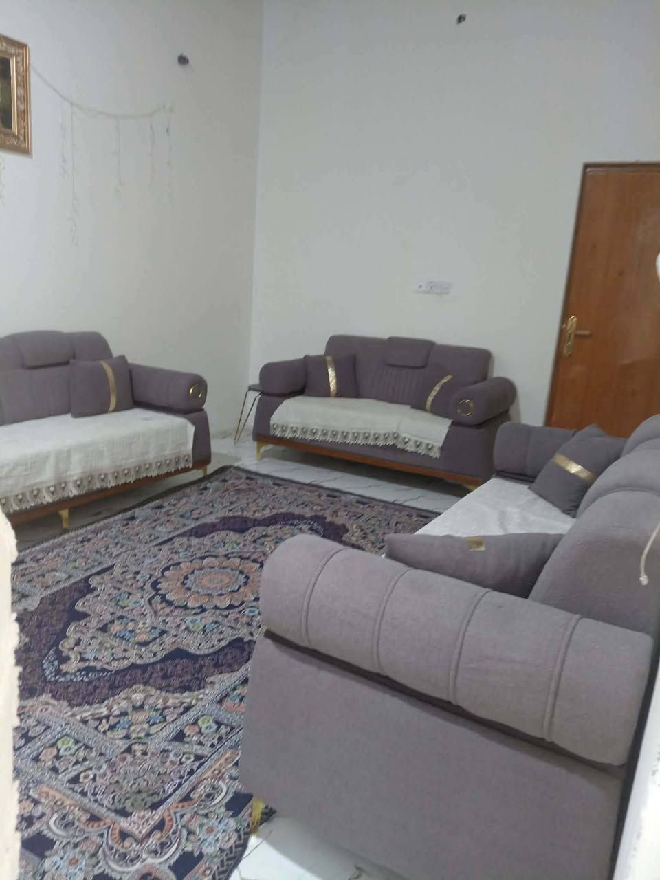سلام عليكم بيت للبيع ابوالخصيب مساحته 170يتكون من غرفا وهول وديوان ومطبخ وكراج  وصحيات داخليه و خارجيه نوع العقاروقف سني السعر45وقابل للتفاوض ***********
