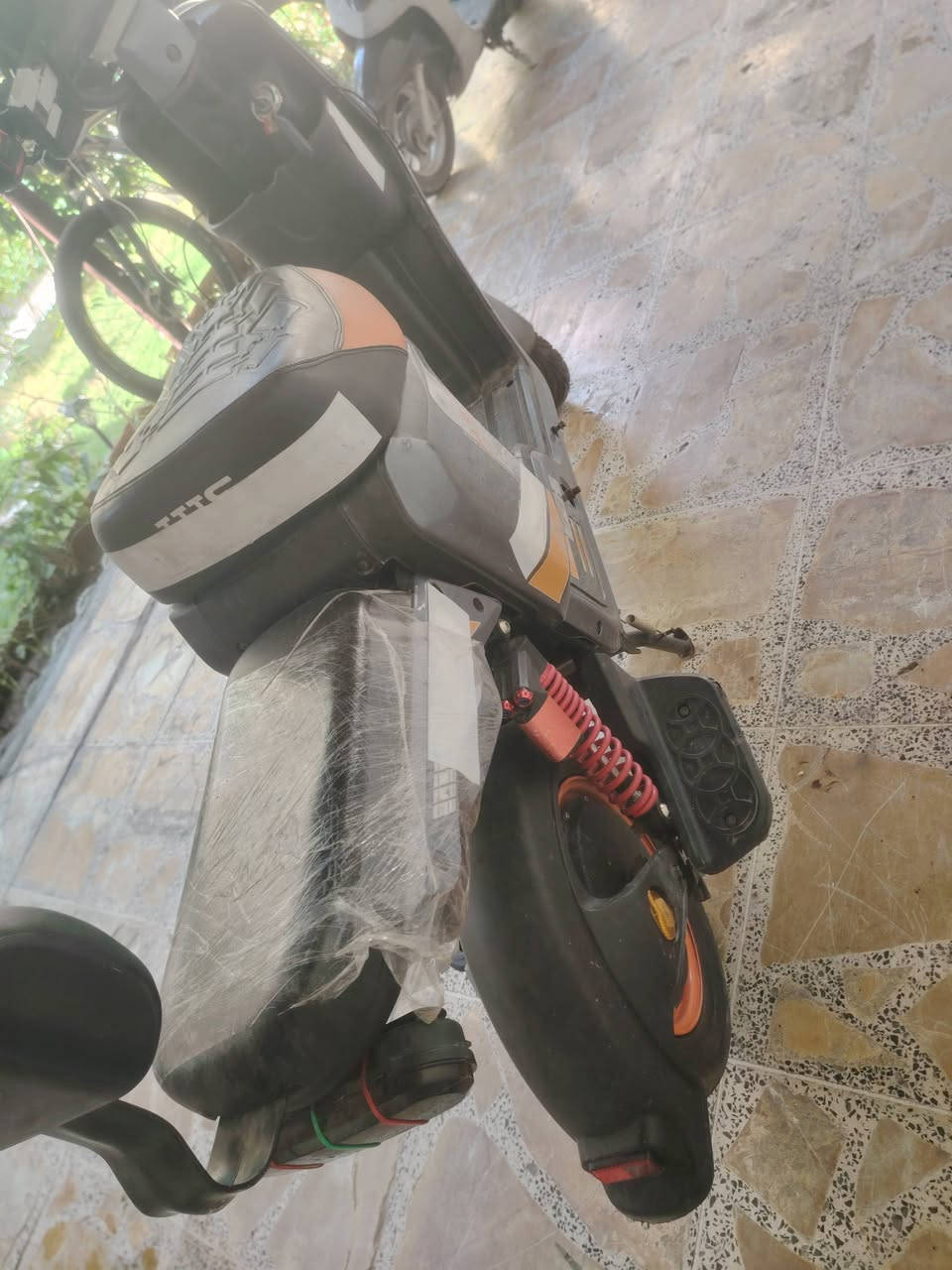 دراجه شحن نقص فقط بطاريات الباقي شغال بصمه سويج مسجل بلوثوث ولبواري الصفح والسله موجودات 375 وبيه مجال مدينه الصدر ***********
